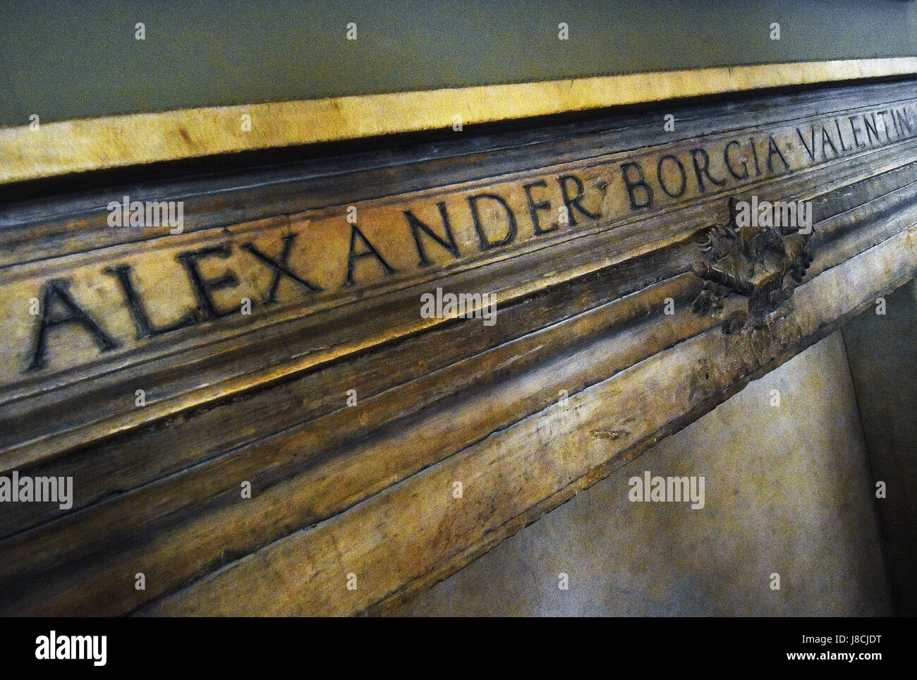 Une inscription sur une cheminée de la appartements Borgia n le Musée du Vatican. Banque D'Images