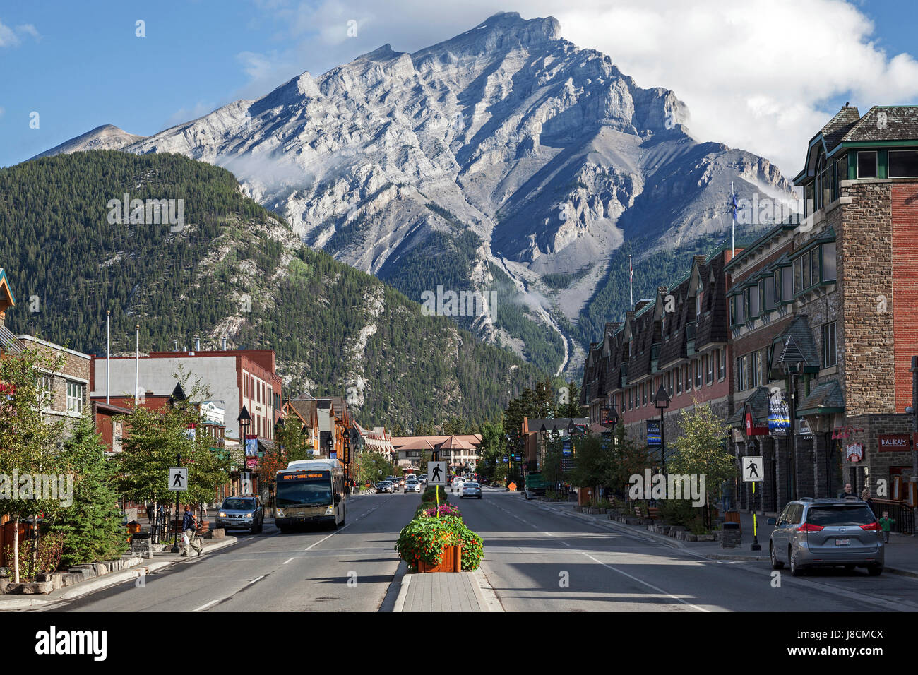 Banff Avenue, à l'arrière du mont Cascade, Banff, Alberta, Canada Banque D'Images