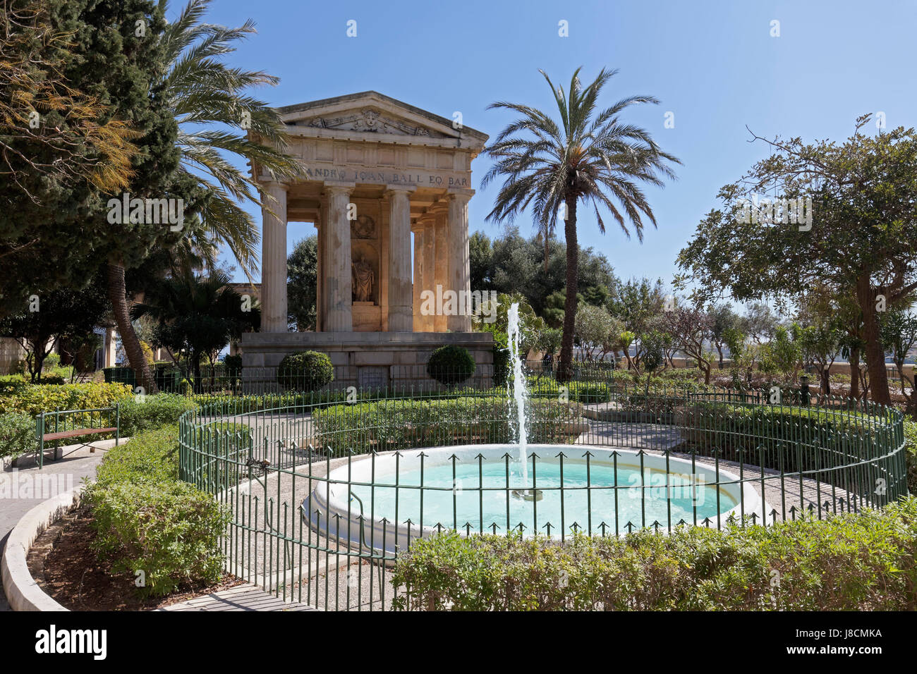 Barracca inférieur avec jardin Temple Grec, monument à Sir Alexander Ball, La Valette, Malte Banque D'Images