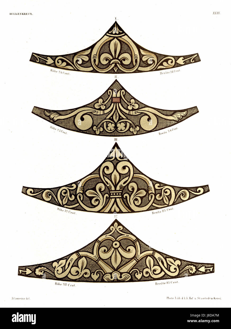 Les vitraux du cloître de l'abbaye de Heiligenkreuz représentent des scènes et des figures religieuses, mettant en valeur l'artisanat complexe de la verrerie médiévale. Banque D'Images