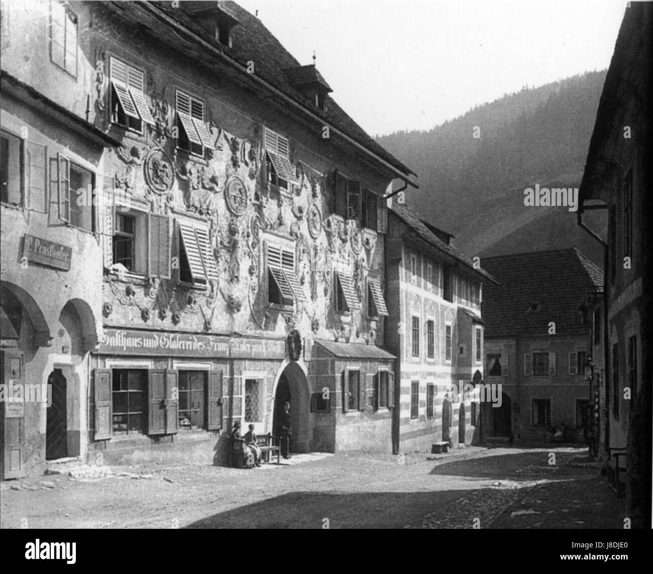 Eisenerz Stuckfassade Gasthaus Hl. Geist, Bergmanngasse 4, 1912 Banque D'Images