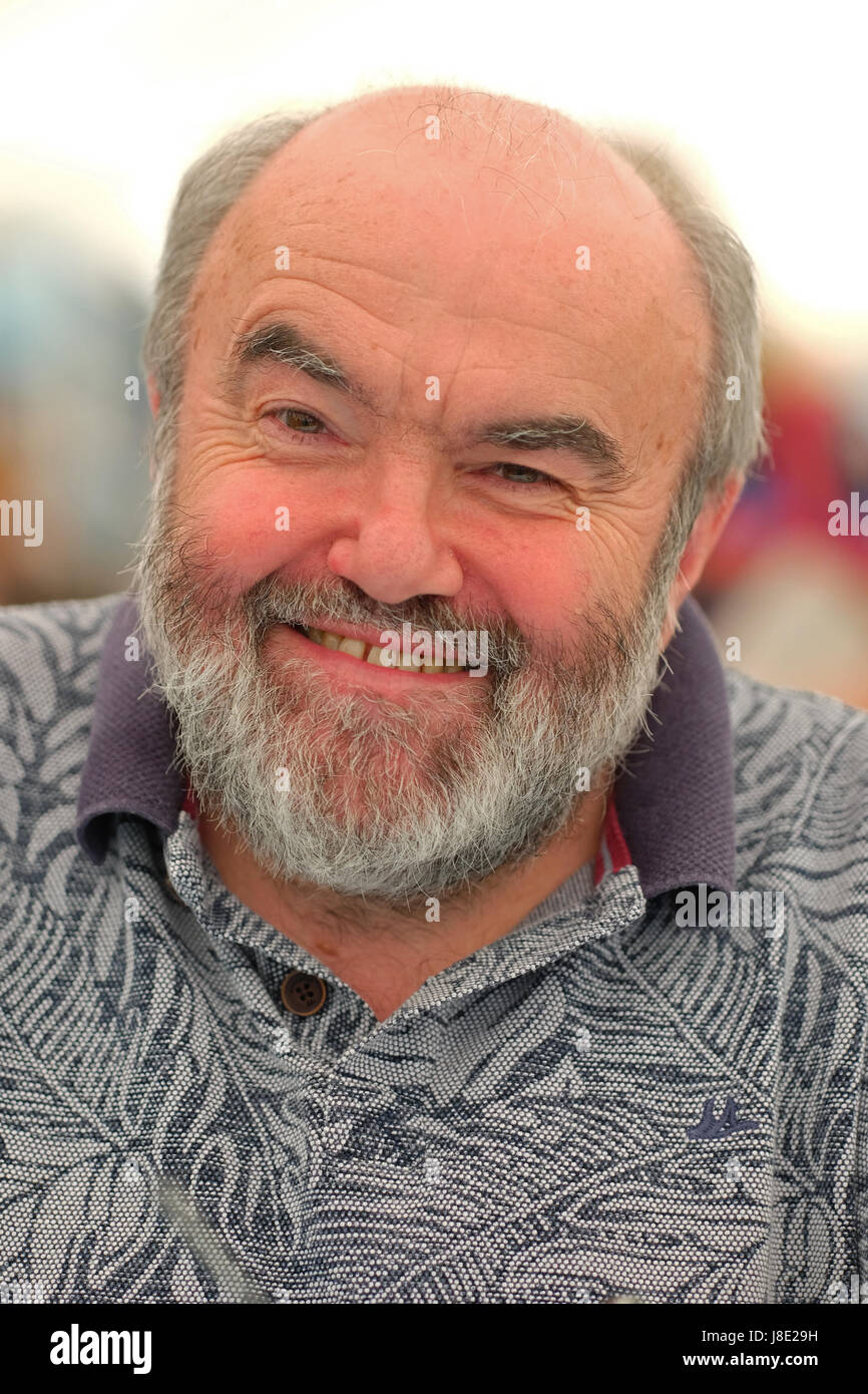 Hay Festival 2017 - Hay-on-Wye, au Pays de Galles, Royaume-Uni - Mai 2017 - Comédie writer Andy Hamilton au Hay Festival pour promouvoir son premier roman l'étoile témoin - Crédit : Steven Mai/Alamy Live News Banque D'Images