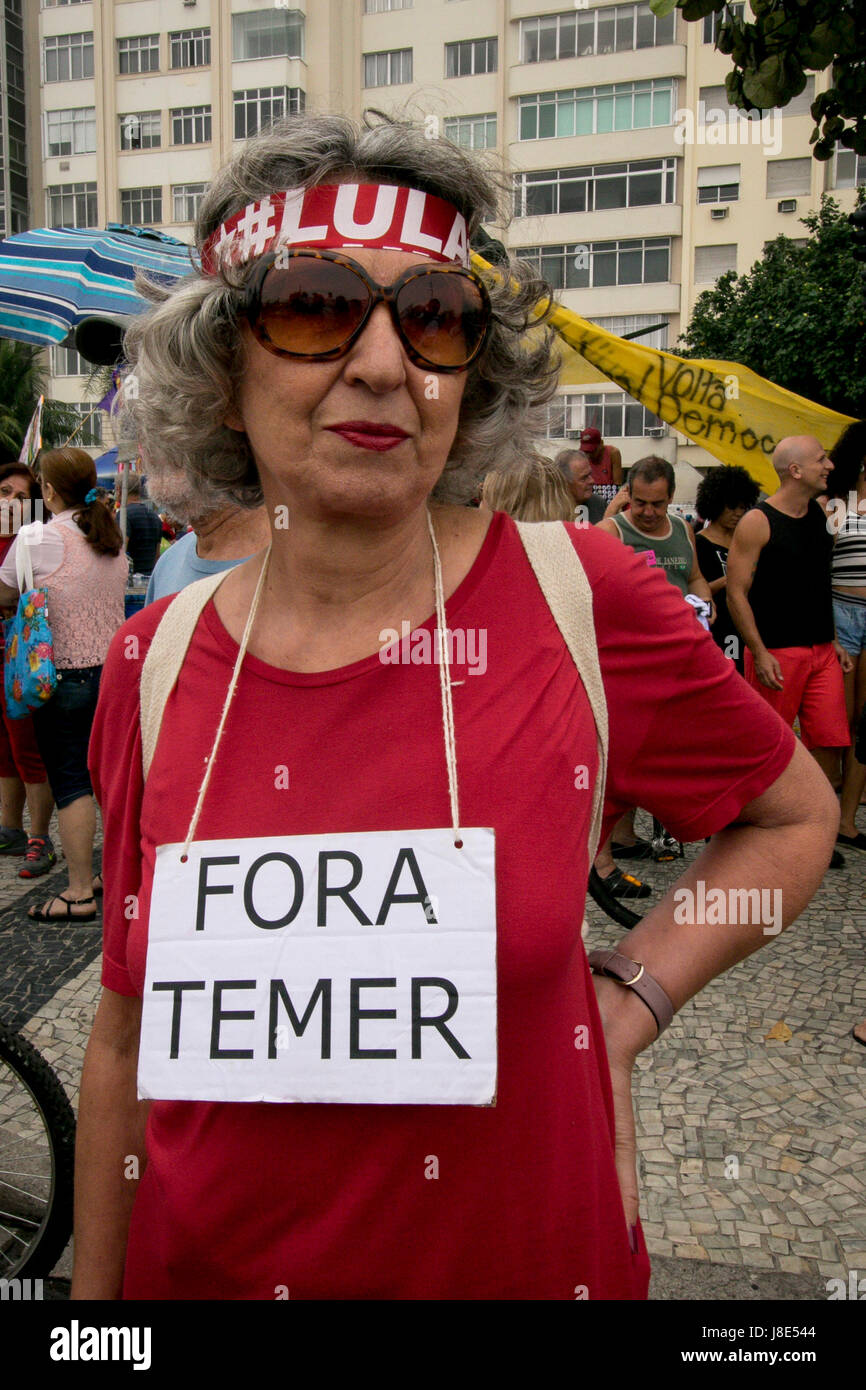 Rio de Janeiro, Brésil. 28 mai, 2017. Les manifestants sont d'effectuer pour le départ de Michel Temer et concerts sont prévus pour les artistes qui s'opposent au président, tels que Caetano Veloso, Mano Brown, Criolo, Cordão da Bola Preta, Otto, Maria Gadu, Teresa Cristina, Digitaldubs et Bnegão, et Pedro Luis, à Copacabana, à Rio de Janeiro, RJ. Crédit : André Horta/FotoArena/Alamy Live News Banque D'Images