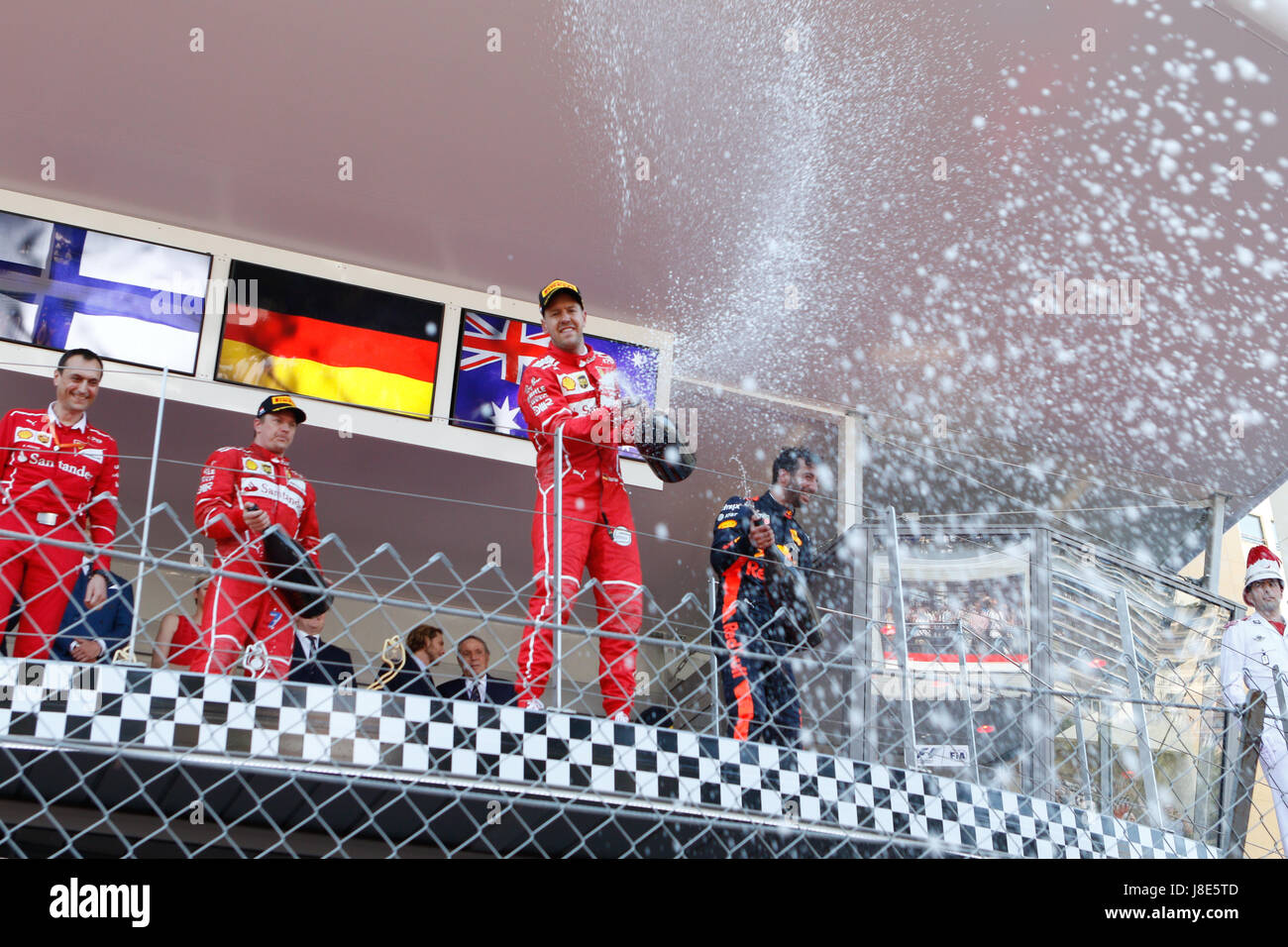 Monte Carlo, Monaco. 28 mai, 2017. Sebastian Vettel de l'Allemagne et la Scuderia Ferrari célébrer sa victoire du Grand Prix de Formule 1 de Monaco, Monte Carlo. Crédit : Stefano Arcaro/Alamy Live News Banque D'Images