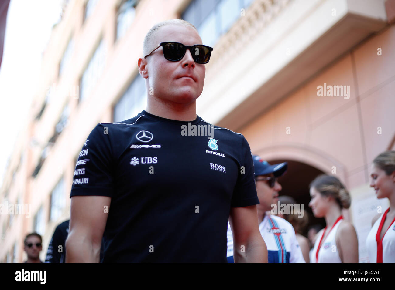 Monte Carlo, Monaco. 28 mai, 2017. Valtteri Bottas de Finlande et Mercedes AMG Petronas F1 Team à pied avant de Grand Prix de Formule 1 de Monaco, Monte Carlo. Crédit : Stefano Arcaro/Alamy Live News Banque D'Images