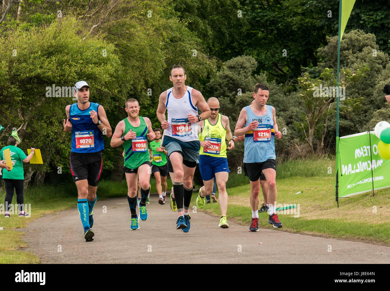 Offres et Gosford, East Lothian, Scotland, UK. 28 mai, 2017. Un groupe d'hommes dans l'Edinburgh Festival Marathon 2017, Gosford Estate au Mile 18 Banque D'Images