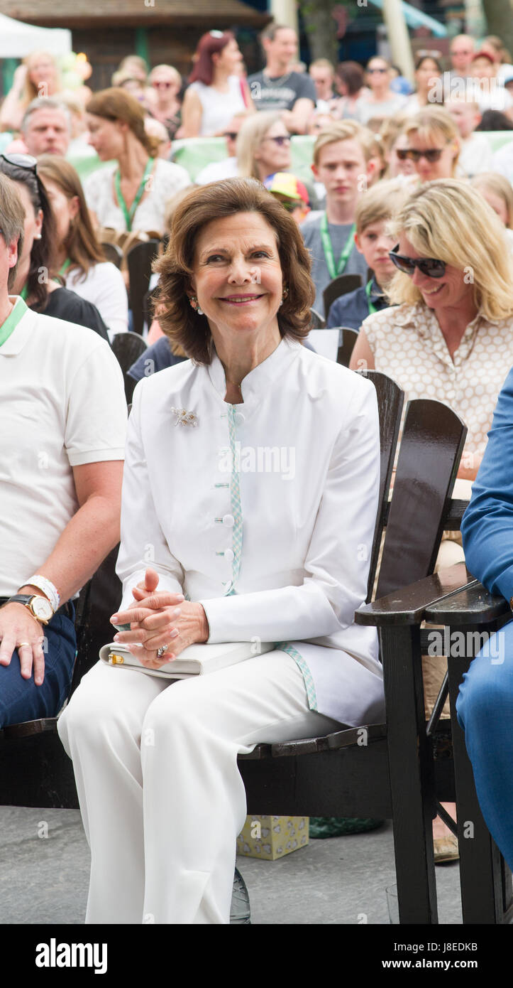 Stockholm, Suède. 28 mai, 2017. Journée de la petite enfance au parc d'attractions Grona Lund. C'est la quatorzième année consécutive que cette journée spéciale est organisée à Grona Lund, Stockholm, Suède. L'objectif est de recueillir des fonds pour la Fondation mondiale pour l'enfance pour aider les enfants vulnérables. World Childhood Foundation - fondée par H.M La Reine Silvia de Suède. H.M La reine Silvia assiste. Credit : Barbro Bergfeldt/Alamy Live News Banque D'Images