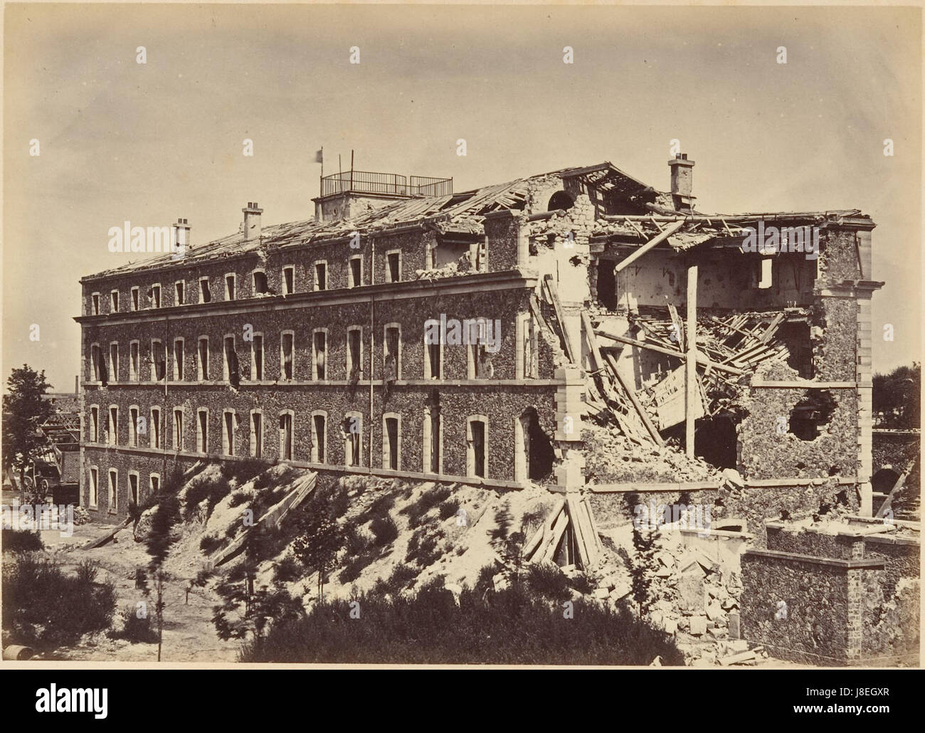Deux Photos XIXe – Ruines Des Tuileries Et Louvre – Tirage Albuminé