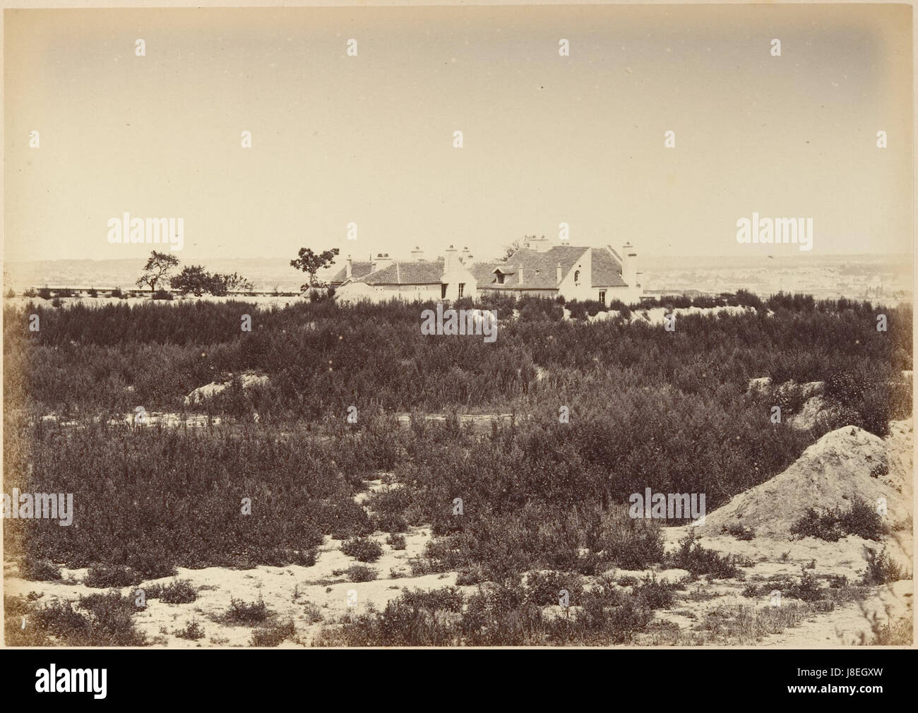 Une collection de 100 photographies documentant les ruines de Paris et de ses environs pendant la guerre franco-prussienne de 1870-1871, illustrant les destructions et les séquelles. Banque D'Images