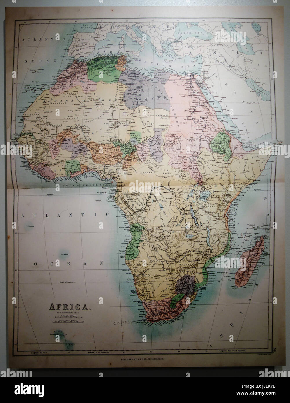 Cette carte de l’Afrique, présentée dans l’édition 1882 de l’Atlas général de Black’, offre une vue détaillée des divisions géographiques et politiques de continent’ à la fin du XIXe siècle. Il fait partie de la collection Robert C. Williams’ au Musée du papier. Banque D'Images Cette carte de l’Afrique, présentée dans l’édition 1882 de l’Atlas général de Black’, offre une vue détaillée des divisions géographiques et politiques de continent’ à la fin du XIXe siècle. Il fait partie de la collection Robert C. Williams’ au Musée du papier. Banque D'Images