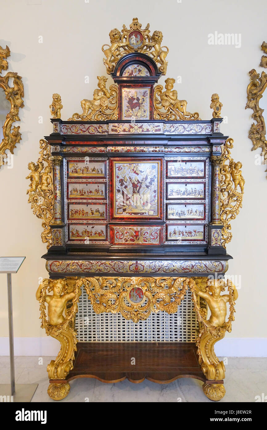 Armoire de classement pour Philippe V d'Espagne, par Hendrick van Soest, Anvers, c. 1713, marqueterie d'écaille, des jacarandas, bois noirci, étain, bronze Museo Nacional de Artes Decorativas Madrid, Espagne DSC08449 Banque D'Images