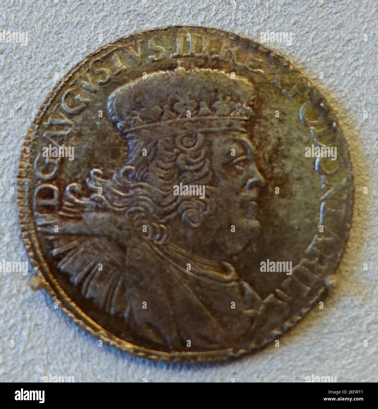 Cette pièce de 1753, une pièce de 8 Groschen de Prusse, est exposée au Musée Bode. Il représente la monnaie européenne du XVIIIe siècle et fait partie de la vaste collection d'objets historiques du museumâ€™s. Banque D'Images