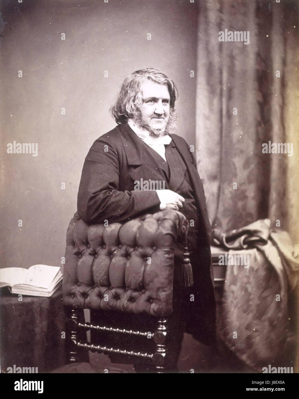 James Young Simpson était un médecin écossais surtout connu pour sa découverte des propriétés anesthésiques du chloroforme, révolutionnant la chirurgie et la pratique médicale au XIXe siècle. Banque D'Images