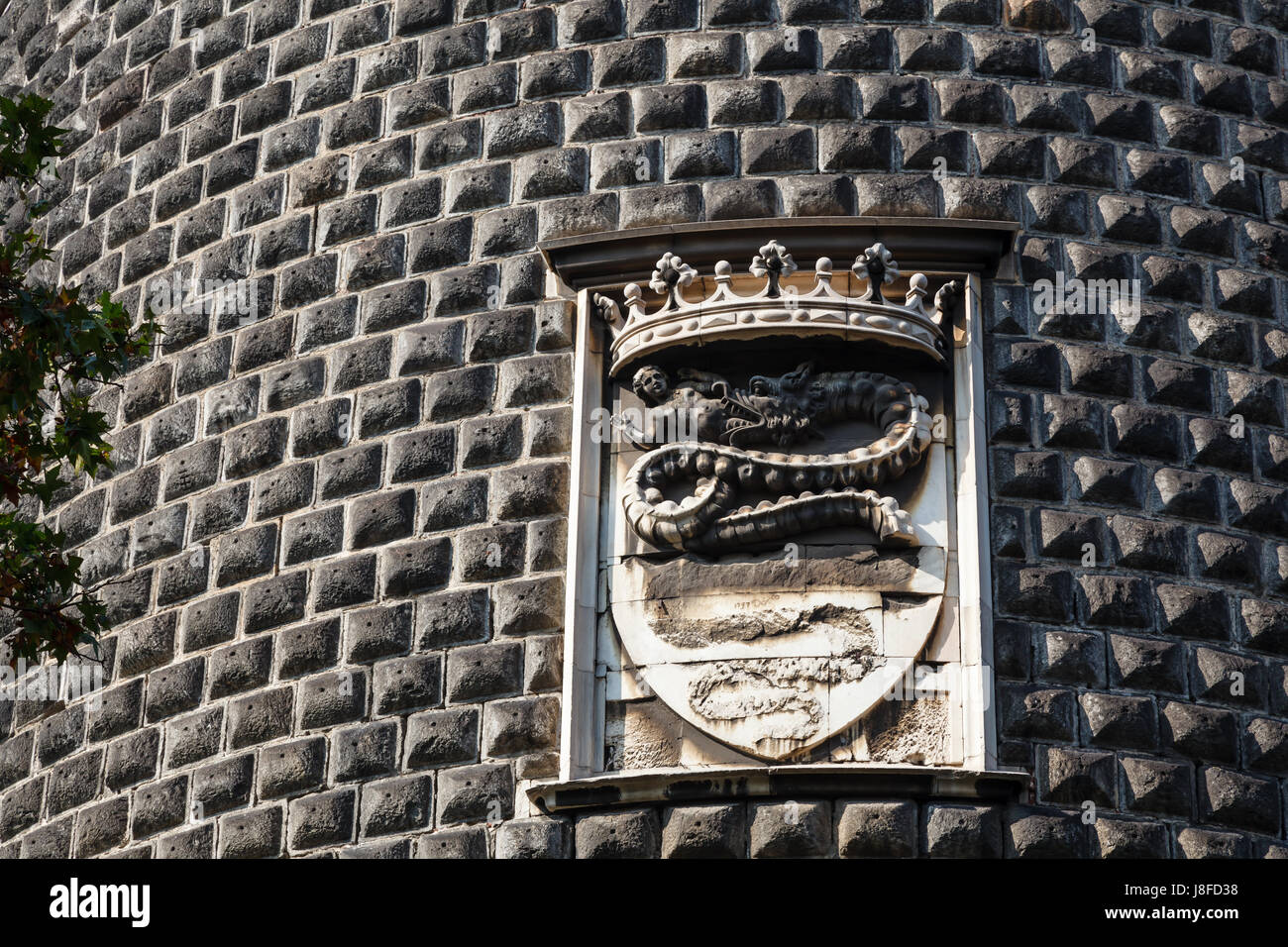 Armoiries de la famille Sforza sur les remparts du château de Milan, Italie Banque D'Images