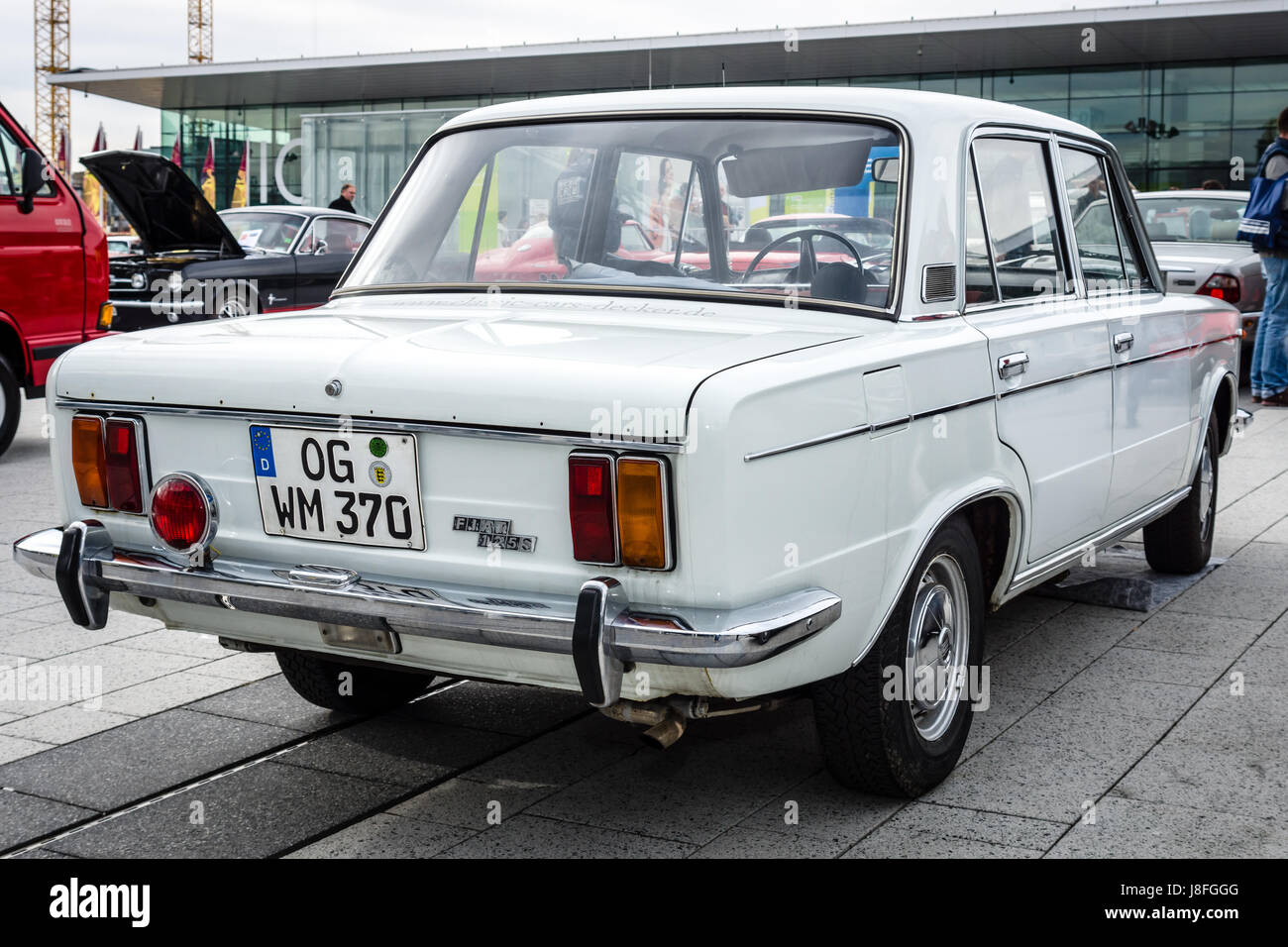 STUTTGART, ALLEMAGNE - Mars 04, 2017 : Grande famille voiture Fiat 125 Special, 1971. Vue arrière. Plus grand d'Europe Exposition de voitures classiques 'RETRO' classiques Banque D'Images