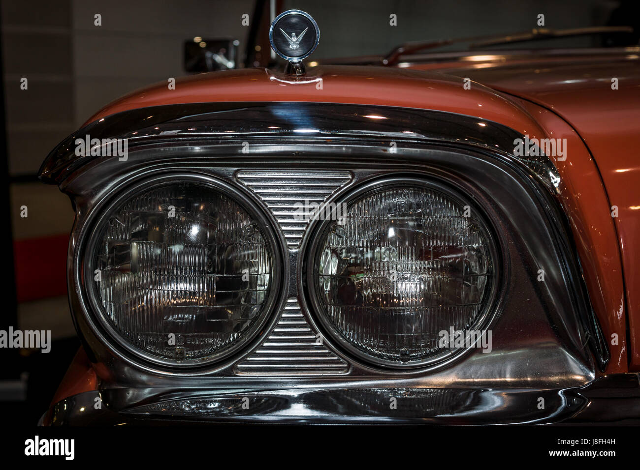 STUTTGART, ALLEMAGNE - Mars 04, 2017 : projecteur d'une berline Ford Galaxie Skyliner, 1959. Plus grand d'Europe Exposition de voitures classiques 'RETRO CLASSICS Banque D'Images