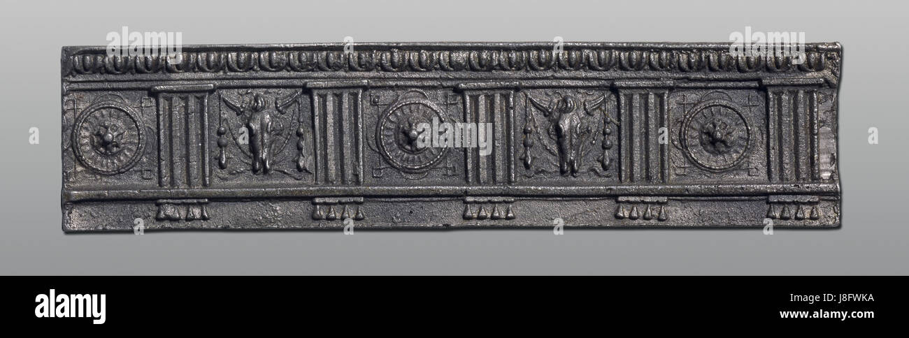 Cette frise modèle, avec ses triglyphes et ses métopes, est un exemple d'architecture classique conservée dans le Cabinet Amerbach. Il représente les détails complexes de la conception grecque et romaine antique. Banque D'Images