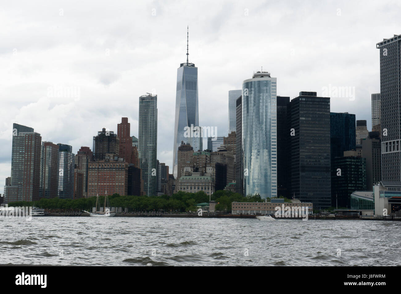 La partie basse de Manhattan vu depuis le port de New York avec 1 World Trade Center. 27 mai, 2017 Banque D'Images