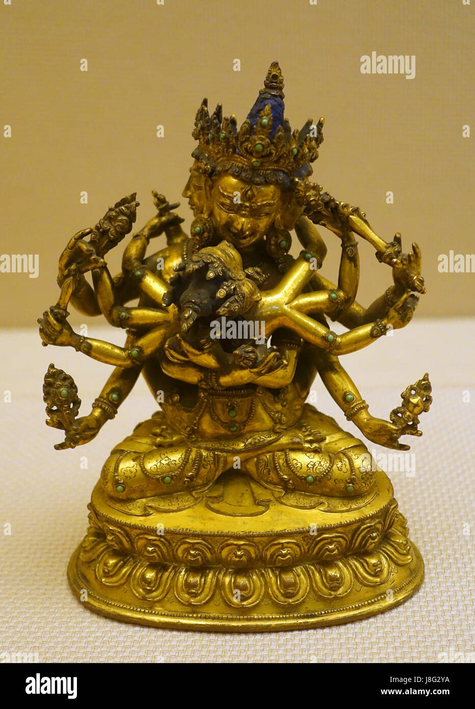 Corps double Vajradhara, Tibet, 1368 AD 1644, cuivre doré Musée Provincial du Sichuan Chengdu, Chine DSC04380 Banque D'Images Corps double Vajradhara, Tibet, 1368 AD 1644, cuivre doré Musée Provincial du Sichuan Chengdu, Chine DSC04380 Banque D'Images