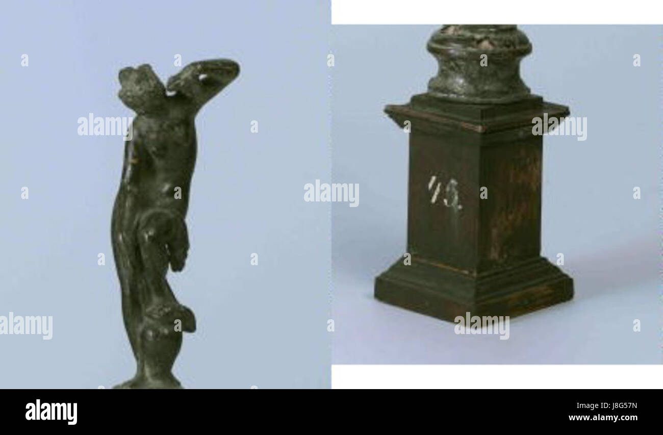 'Venus après le bain' de Giovanni da Bologna est une œuvre sculpturale qui dépeint la déesse romaine Vénus dans une pose classique, reflétant la renaissance de la Renaissance grecque et romaine antique La sculpture illustre l'équilibre délicat de la forme et de la beauté dans la sculpture de la Renaissance. Banque D'Images