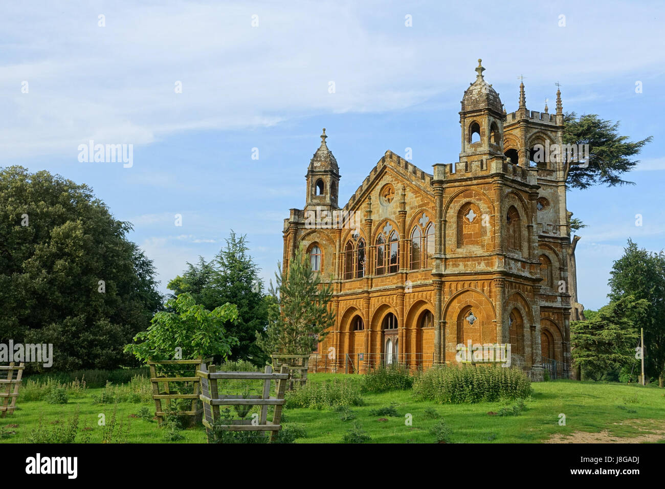 Le temple gothique de Stowe, Buckinghamshire, Angleterre, est un exemple renommé de l'architecture néo-gothique, offrant un aperçu de la conception et de l'architecture paysagère anglaise du XVIIIe siècle. Banque D'Images