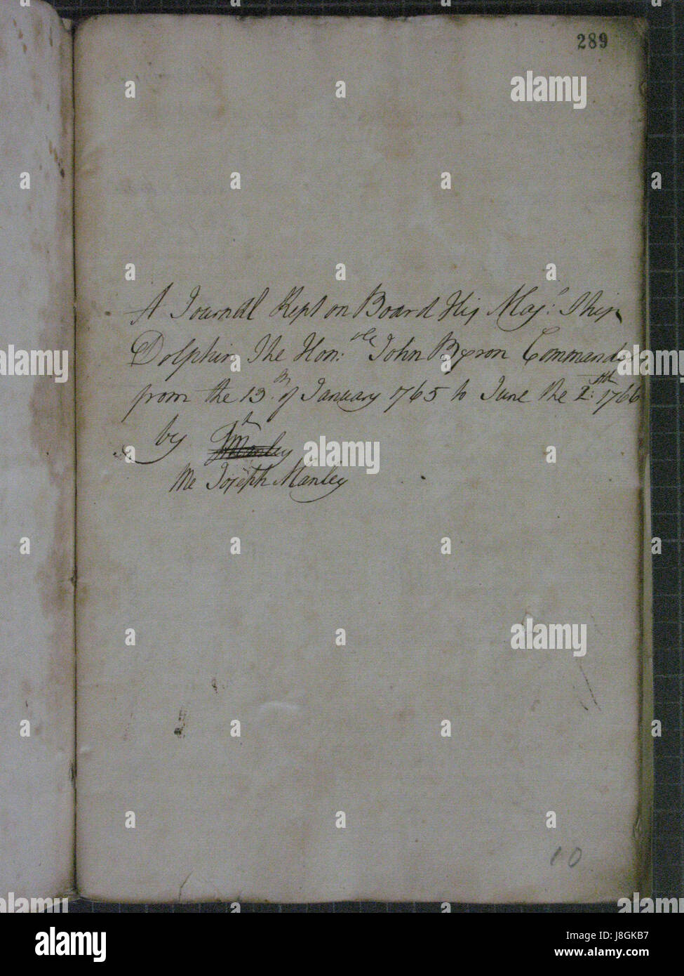Le journal de bord du HMS Dolphin, un navire de la Royal Navy britannique, documentant ses voyages et ses activités. Les entrées donnent un aperçu des missions, des opérations et de l'histoire navale du navire à son époque. Banque D'Images
