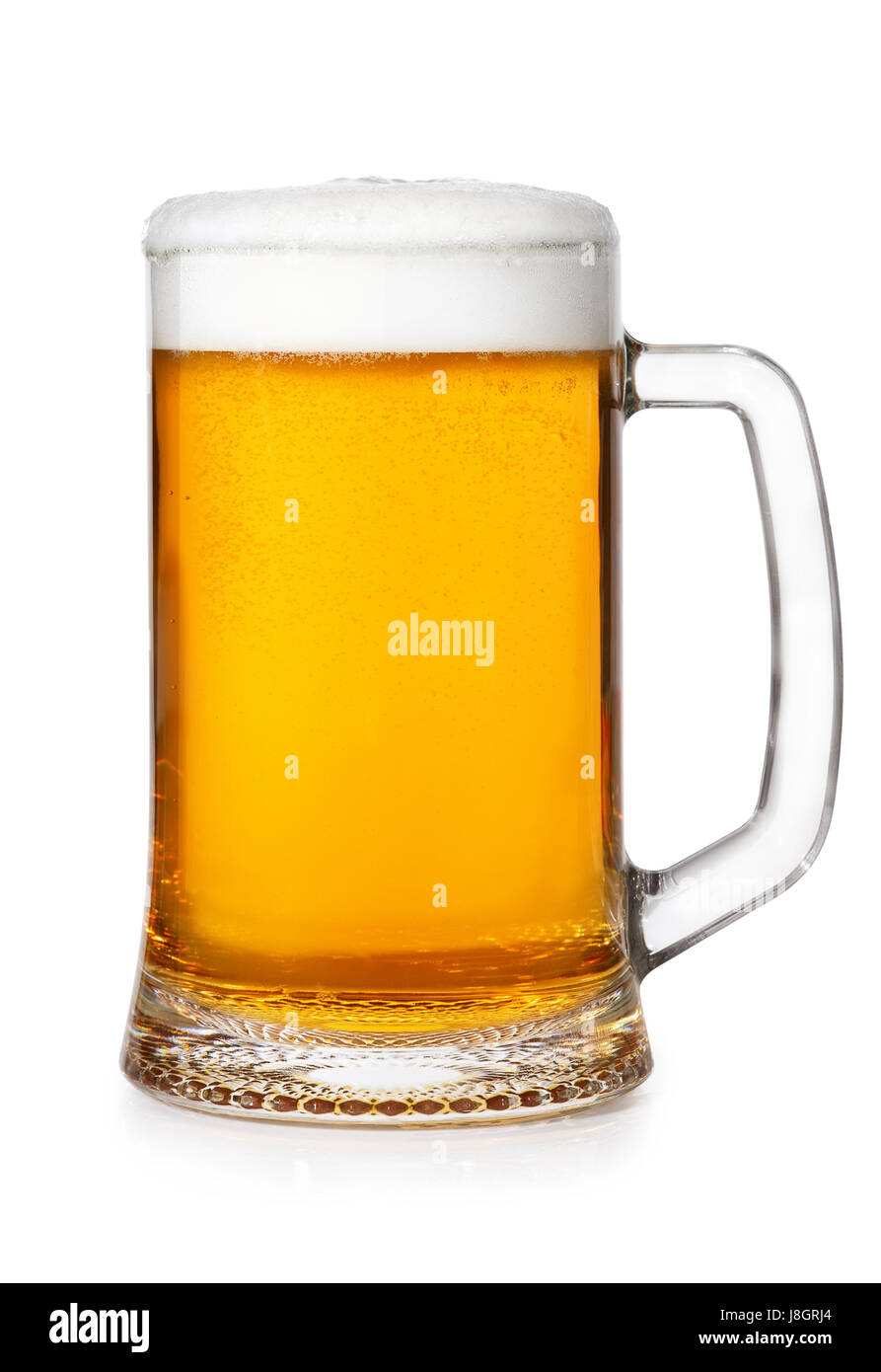 Fresh beer mug avec mousse et bulles isolé sur fond blanc. Light bière de blé non embouteillée dans du verre transparent mug Banque D'Images
