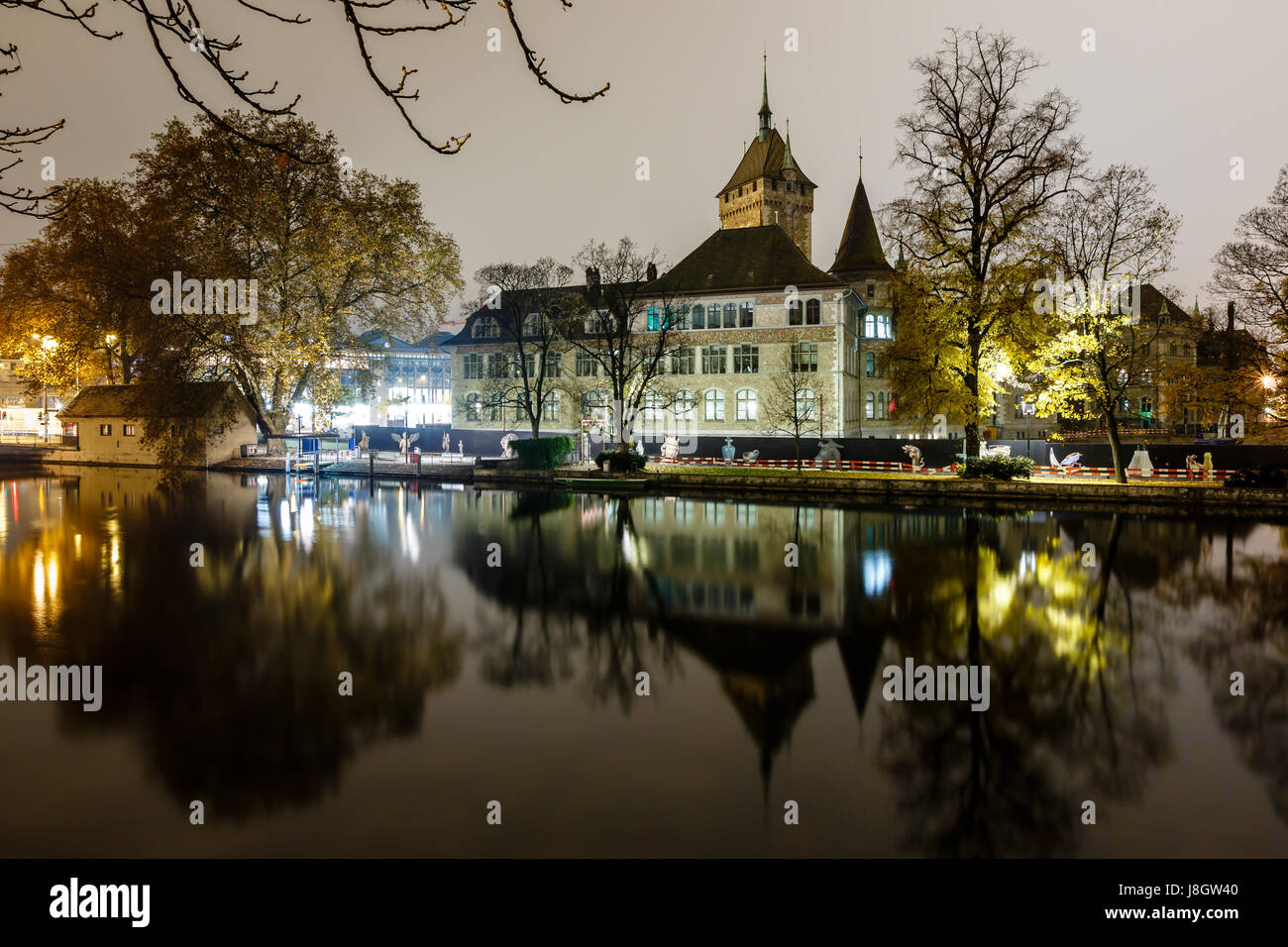 Musée national suisse (Schweizerisches Landesmuseum), à Zurich, Suisse de nuit Banque D'Images