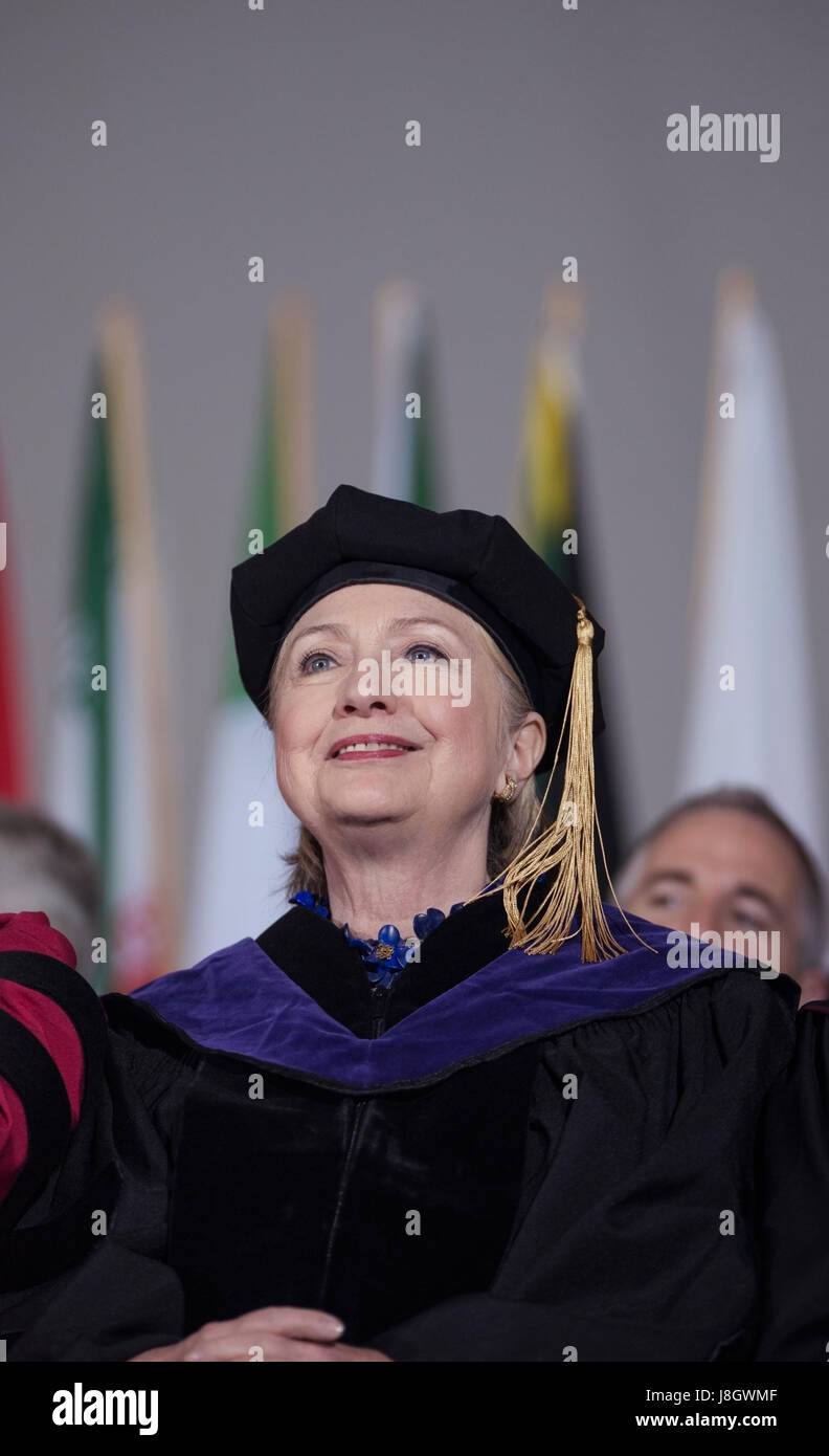 Wellesley, MA, USA. 26 mai 2017. 2016 Le candidat démocrate à la présidence des États-Unis, Hillary Clinton (1969) classe de Wellesley est retourné à parler à la Wellesley 2017 promotion. L'ancienne première dame, Secrétaire d'État et sénateur américain de l'état de New York est retourné à exprimer à l'occasion de l'ouverture du Collège Wellesley 2017 quarante-huit ans après qu'elle a donné le premier discours de commencement en 1969 en tant qu'étudiant. Banque D'Images