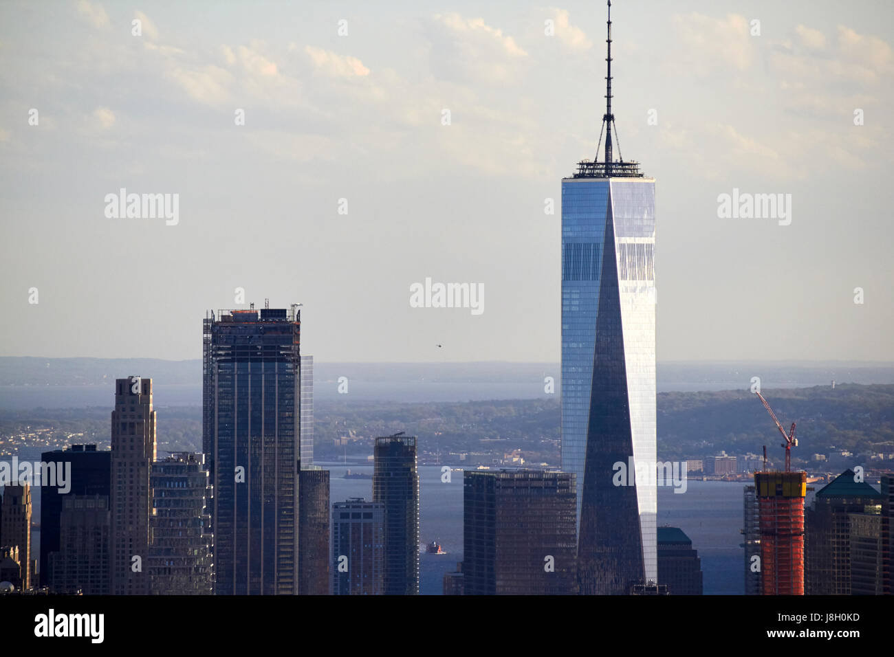 Vue de Manhattan avec one world trade center tower et financial district skyline New York USA Banque D'Images