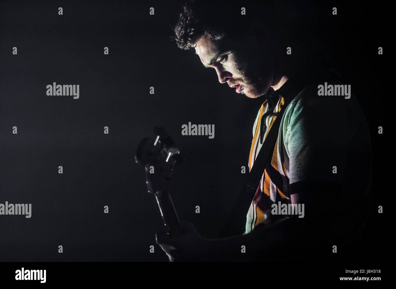 Sang Royal leader, Chanteur et bassiste Mike Kerr effectue au cours de la deuxième journée de BBC Radio 1's Big Weekend à Burton Constable Hall, Burton Constable, Skirlaugh à Hull. Banque D'Images