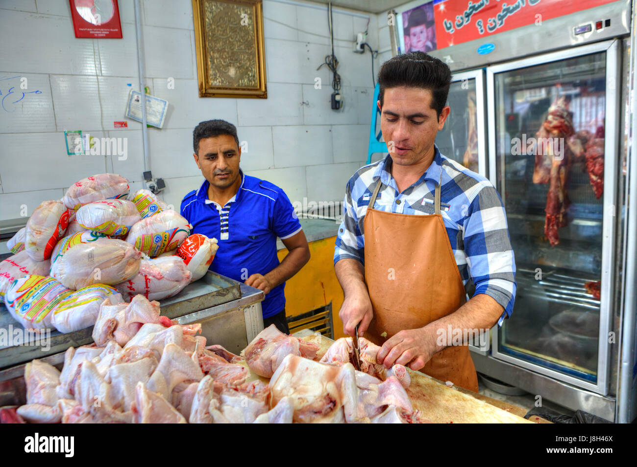 Bandar Abbas, Iran, Province Hormozgan - 16 avril, 2017 : les coupes de viande de poulet portions boucher. Banque D'Images