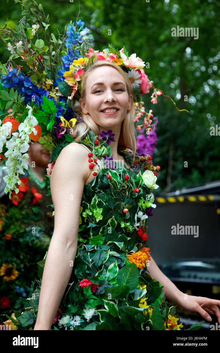 Mme floral, modèle à RHS Chelsea Flower Show 2017 Banque D'Images