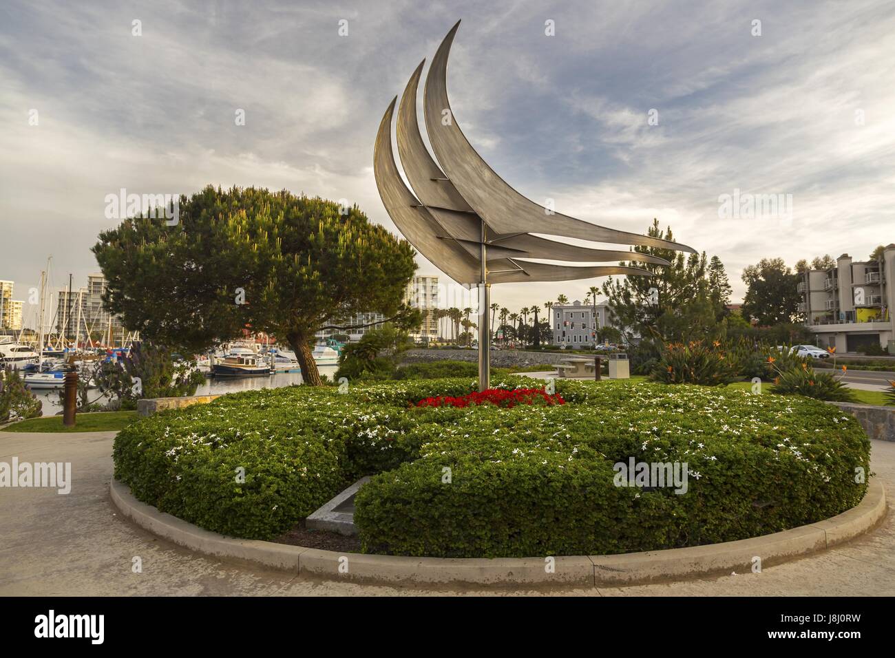 Front de parc urbain à l'avant du Yacht Club de voile sur la péninsule de Coronado dans toute la baie de San Diego en Californie, États-Unis Banque D'Images