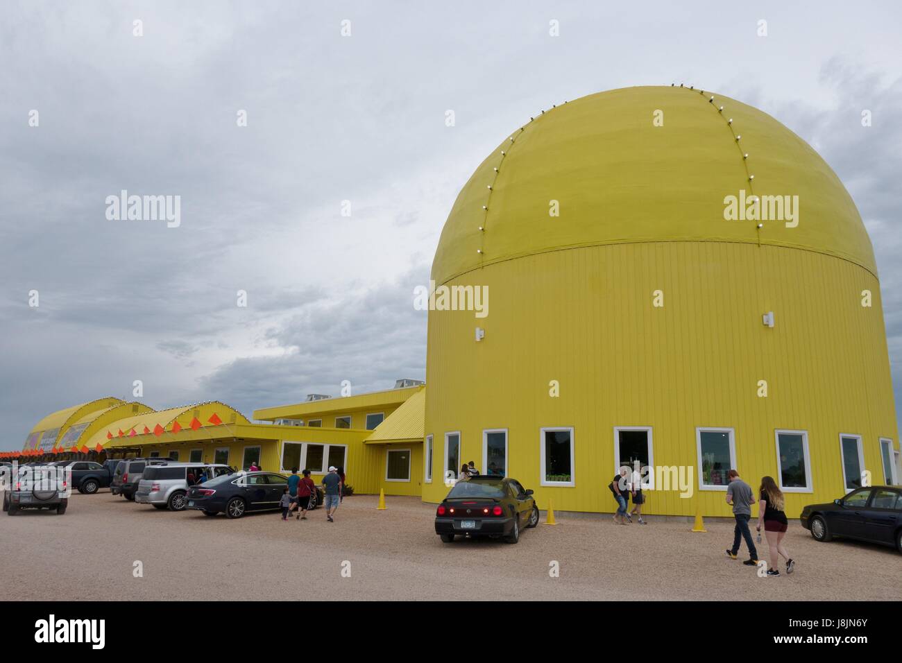 Vue du Minnesota's plus grand magasin de bonbons du stationnement, en Jordanie, au Minnesota, USA. Banque D'Images