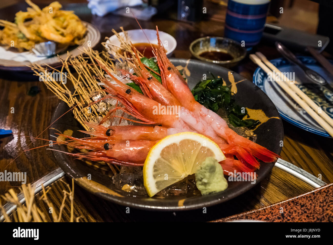 Une plaque de botan ebi (crevettes) sashimi prêt à manger. Banque D'Images