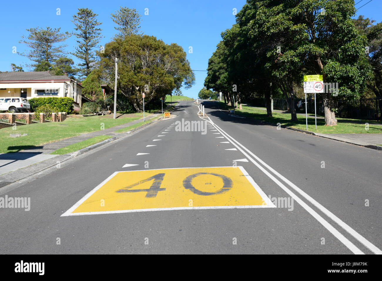 Kmp 40 vitesse limite signer dans une zone scolaire, Kiama, New South Wales, NSW, Australie Banque D'Images