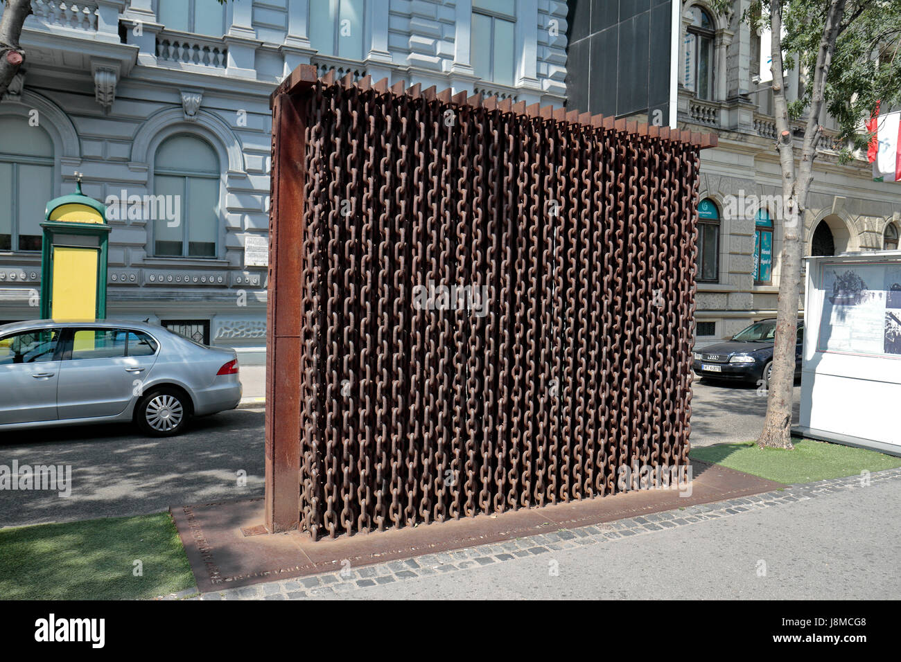Rideau de fer à l'extérieur de la chambre de memorial Musée de la terreur à Budapest, Hongrie. Banque D'Images