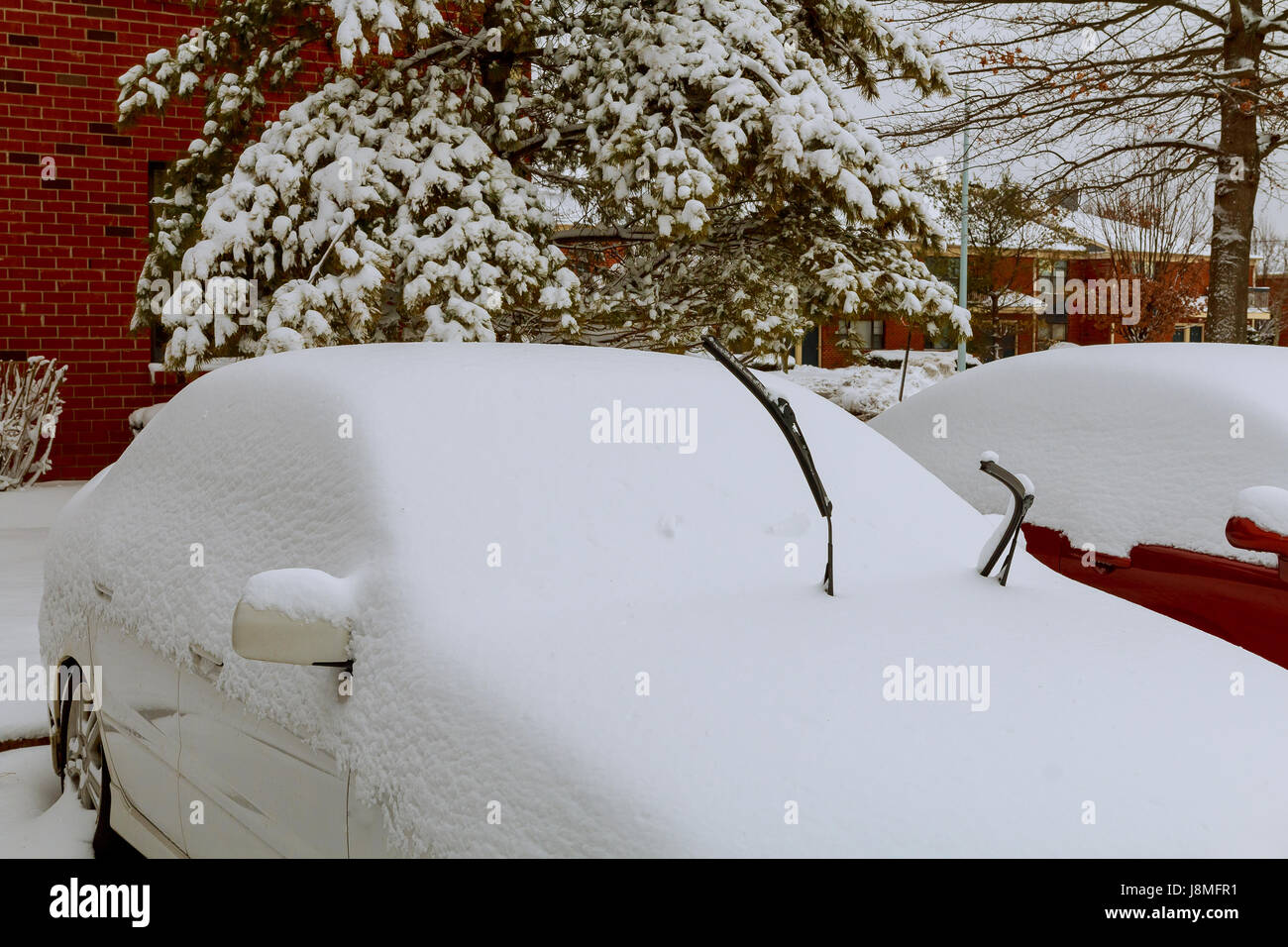 Voitures couvertes de neige en hiver blizzard voiture couverte de neige Banque D'Images