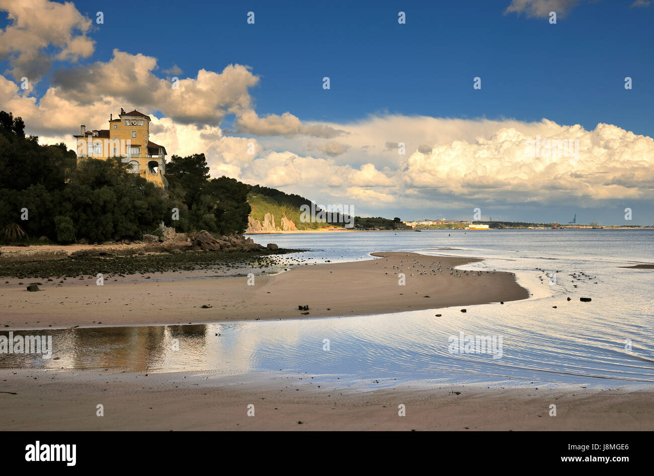 Comenda palace et la baie de la rivière Sado. Portugal Banque D'Images