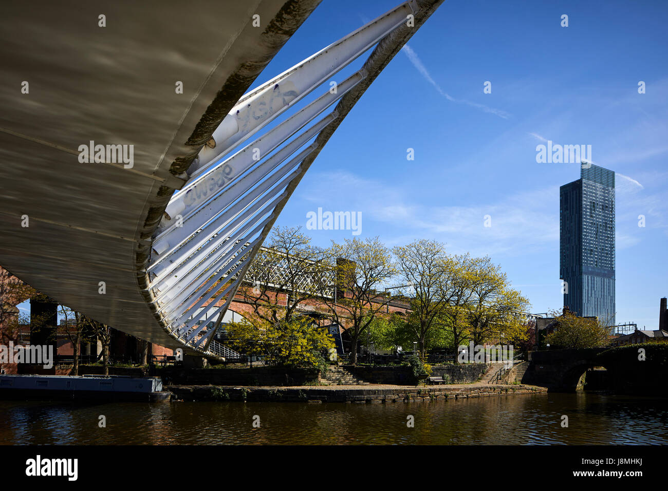 Le Castlefield bassin quai avec Beetham tower et Pont du marchand , Gtr Manchester, UK. Banque D'Images