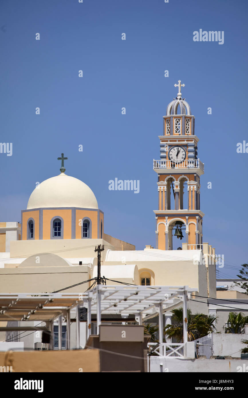 L'île volcanique de Santorin, l'une grecque des Cyclades dans la mer Égée. La capitale Fira, Cathédrale Saint-Jean-Baptiste réveil bell towe Banque D'Images L'île volcanique de Santorin, l'une grecque des Cyclades dans la mer Égée. La capitale Fira, Cathédrale Saint-Jean-Baptiste réveil bell towe Banque D'Images