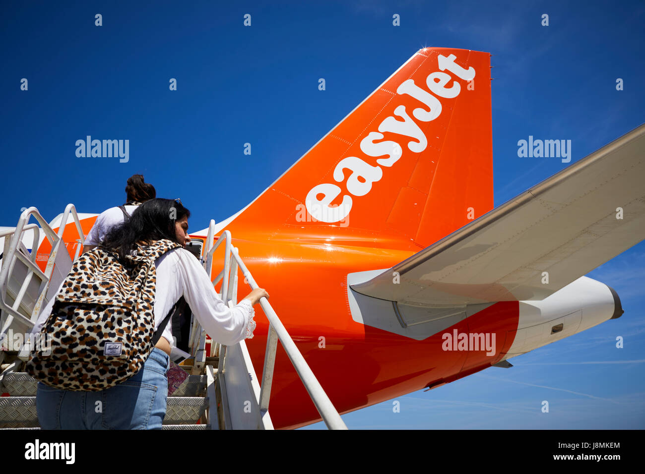 L'avion Airbus 321 d'orange d'Easyjet en Grèce de queue Banque D'Images