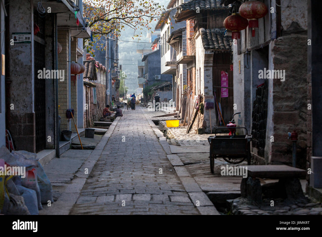 Cangpo, Zhejiang, Chine. Scène de rue, en fin d'après-midi. Banque D'Images Cangpo, Zhejiang, Chine. Scène de rue, en fin d'après-midi. Banque D'Images