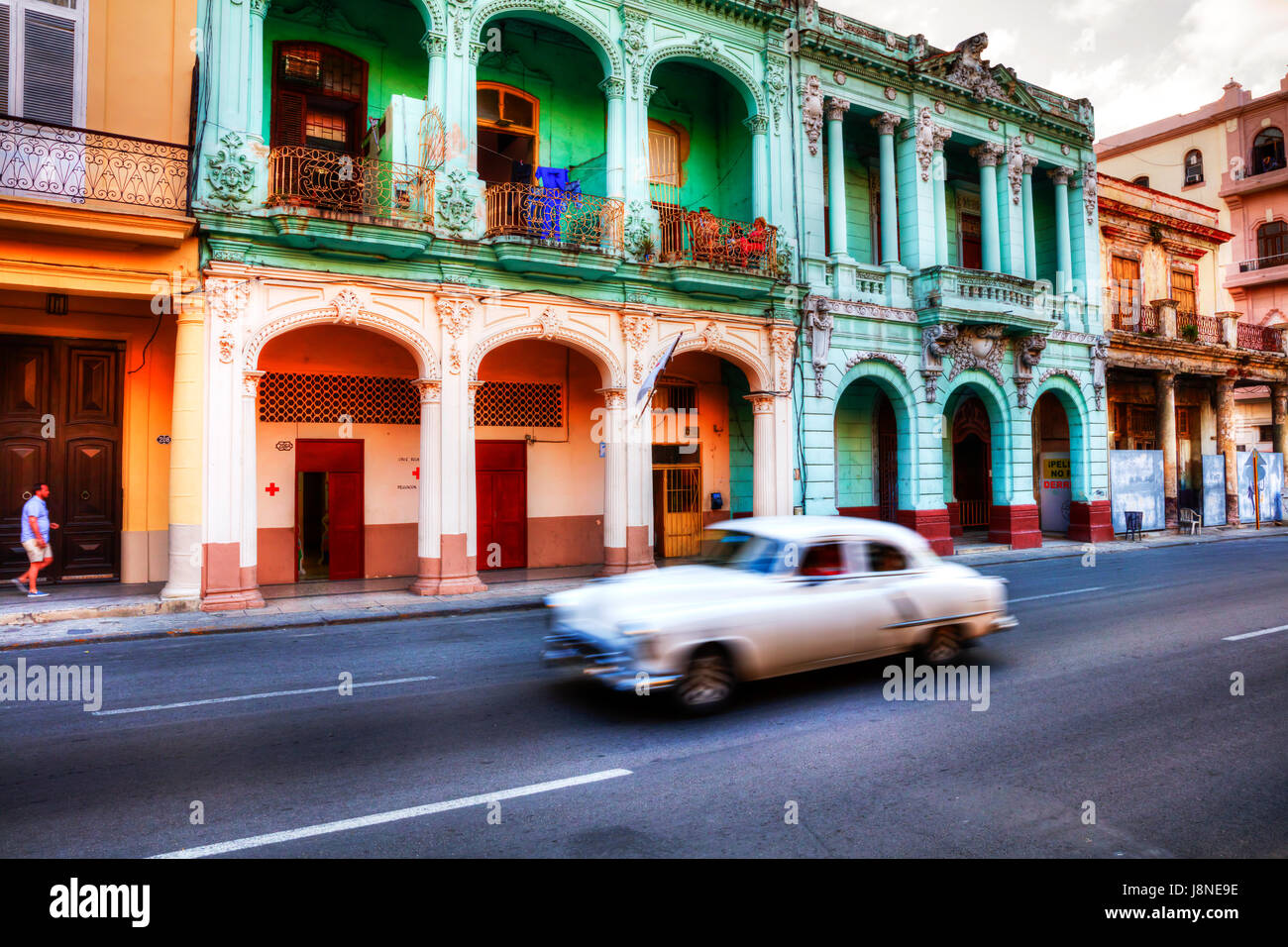 Vieille voiture de collection sur le Malecon Cuba La Havane, le Malecon La Habana Cuba, Cuba Malacon voiture américaine classique, le Malecon Cuba street rues de Cuba Banque D'Images