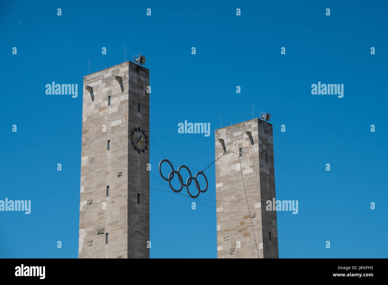 Berlin, Allemagne - le 27 mai 2017 : Les Anneaux olympiques à l'Olympiastadion (stade Olympique) à Berlin, Allemagne Banque D'Images