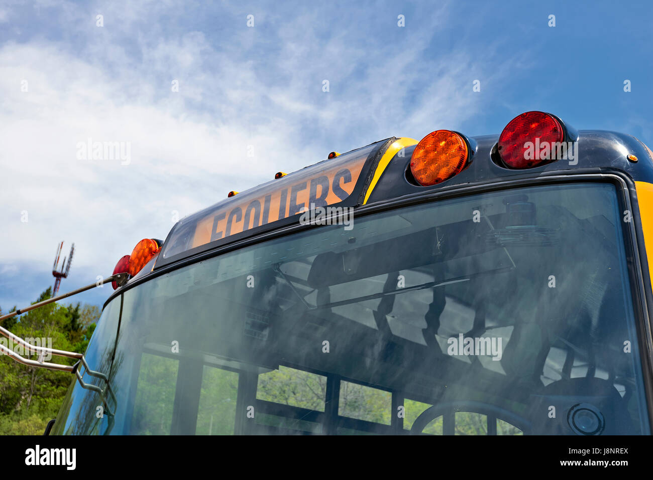 Montréal, Québec, CANADA - 18 MAI 2017 : Détail d'un autobus scolaire en attente dans un parking gratuit au Mont Royal, à Montréal Banque D'Images