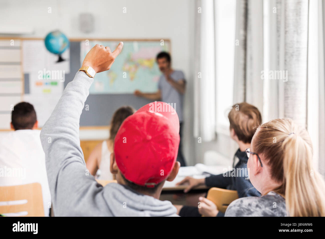 L'enseignant et les étudiants (14-15) in classroom Banque D'Images