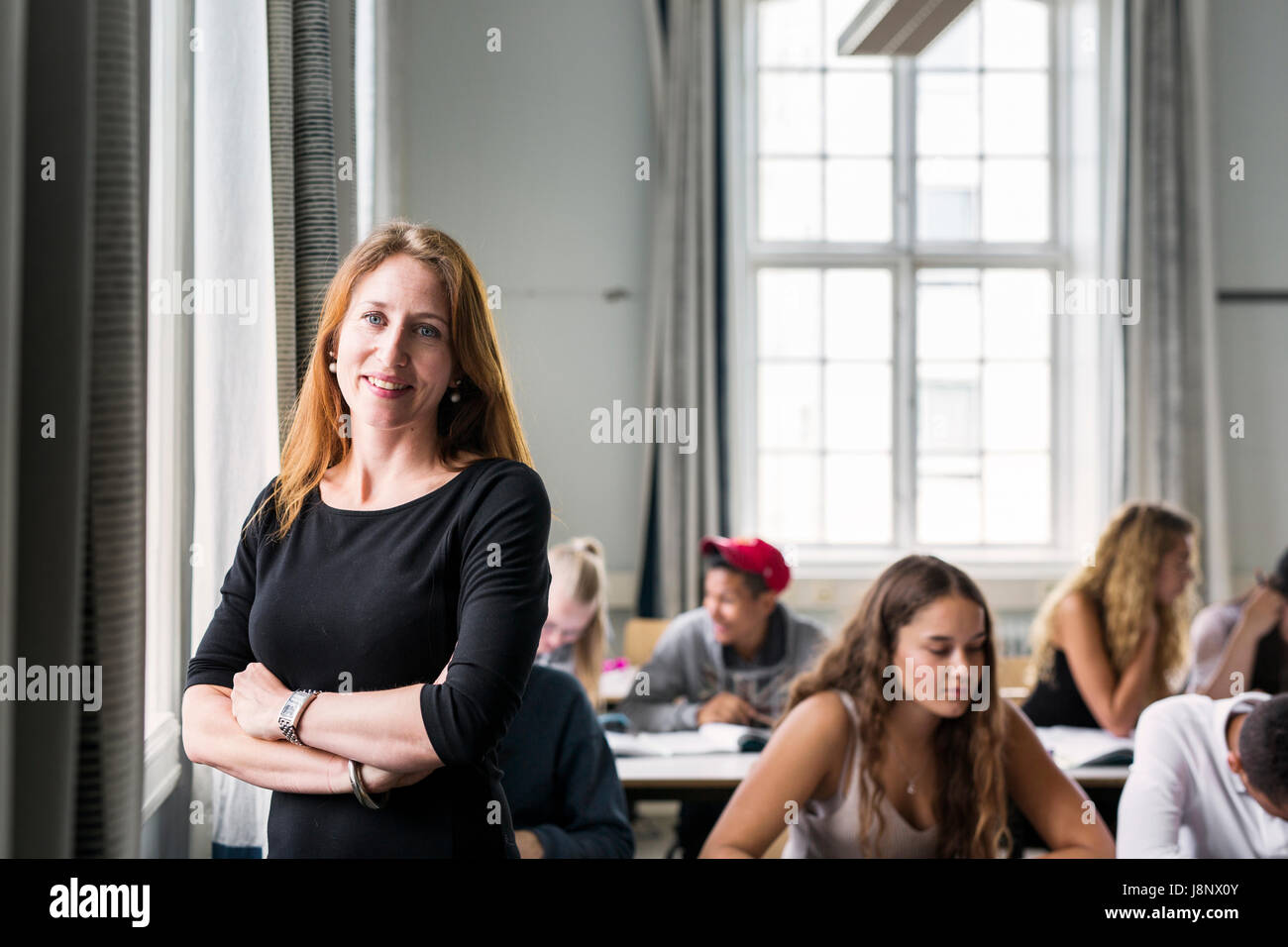 L'enseignant et les étudiants (14-15) in classroom Banque D'Images