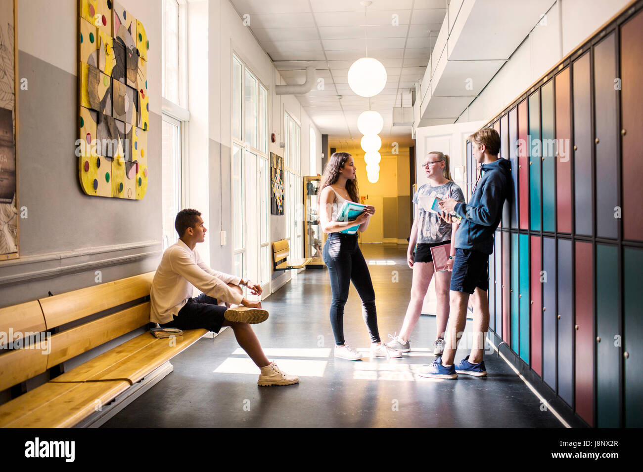 Étudiants (14-15) in corridor Banque D'Images
